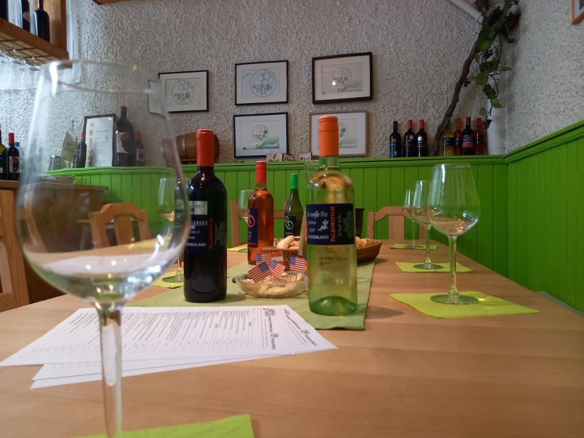 مبيت وإفطار إلميتز Weingut Gastehaus Palkowitsch المظهر الخارجي الصورة